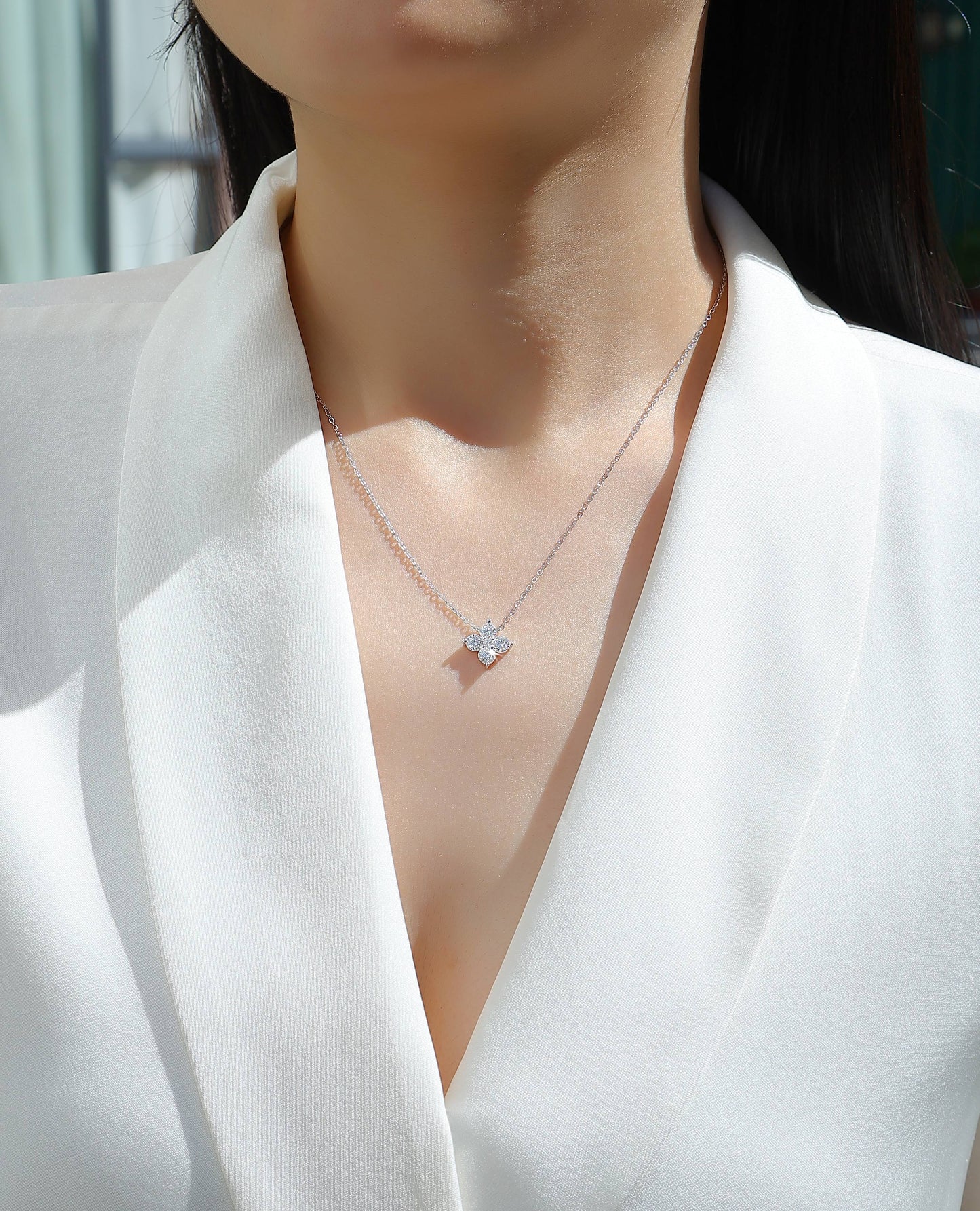 Lucky Four-Leaf Clover - A Fashionable And Light Luxury Jewelry Pendant Necklace Set With Top-quality Moissanite, S925 Silver Plated Platinum