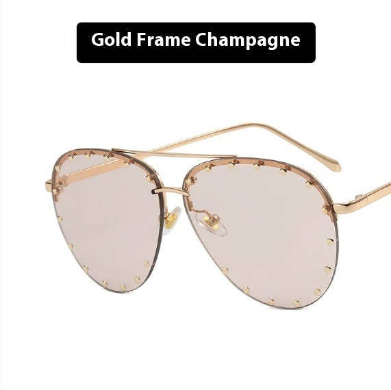 Women's Metal Rivet Large Frame Fashionable Sunglasses